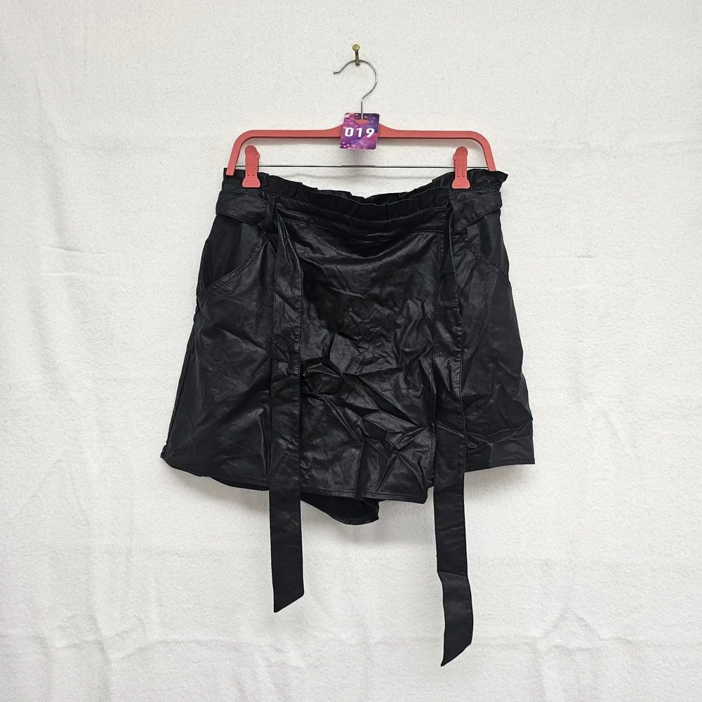 *NWT* Aeropostale XL black shorts w/ flap to look like skirt (skort) - Picture 1 of 8